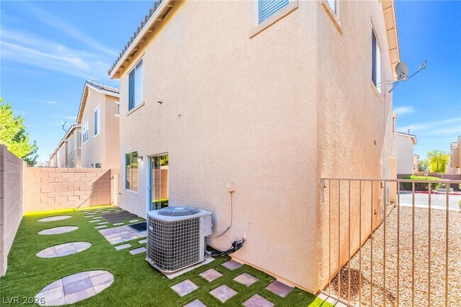Building Photo - 10471 Masons Creek St