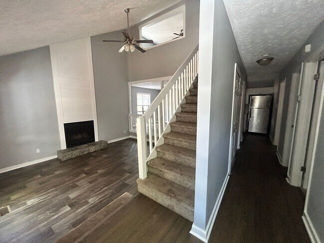 Building Photo - 6466 Kelmscot Ct