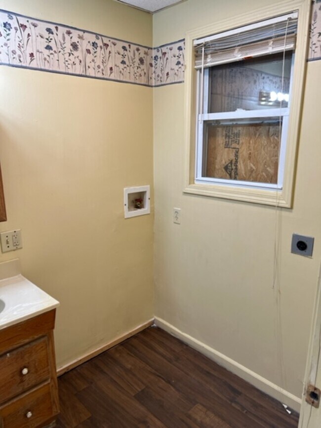 Building Photo - 5837 King Hill Avenue