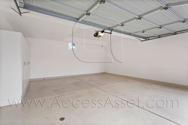 Building Photo - Beautiful 3 Bed/3.5 Bath Condo In Tustin!