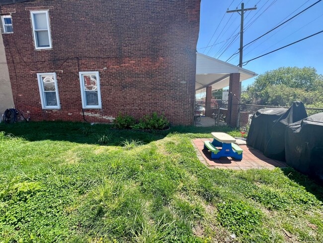 Building Photo - Gorgeous 3-Bedroom Townhome in East Falls! Available June 1st!