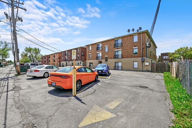 Building Photo - 3423 Ridgeland Ave