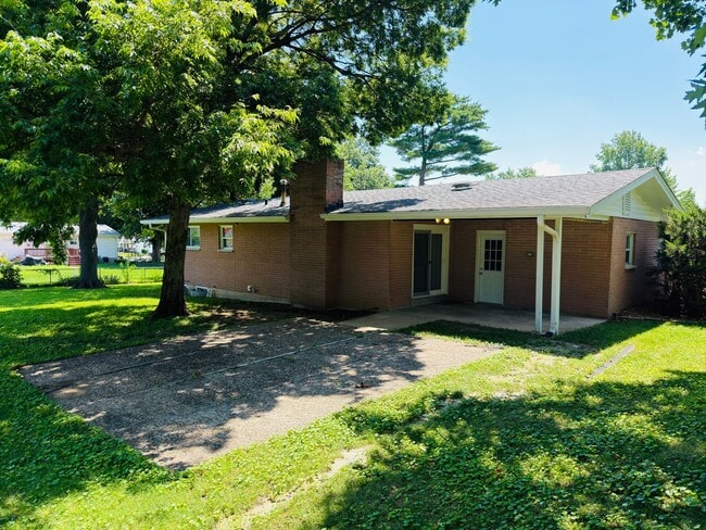 Building Photo - Move-In Ready 3BR/2BA Home with 2-Car Garage in St. Charles
