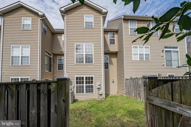 Building Photo - 735 Parev Way