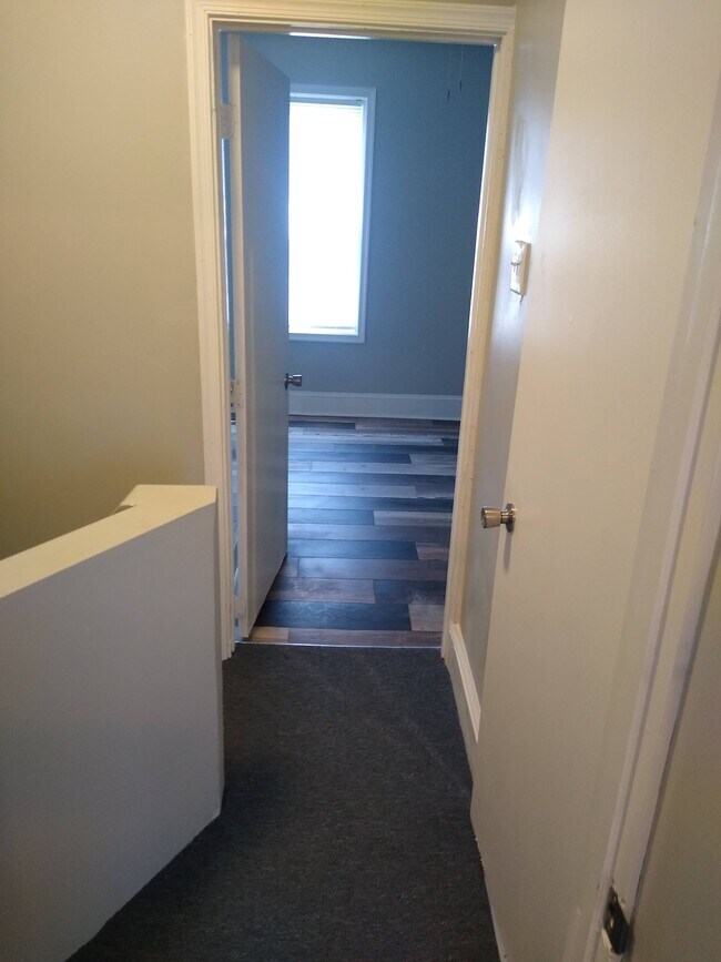 Building Photo - 655 N Yewdall St