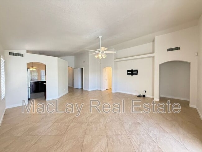 Building Photo - 766 E Baylor Ln