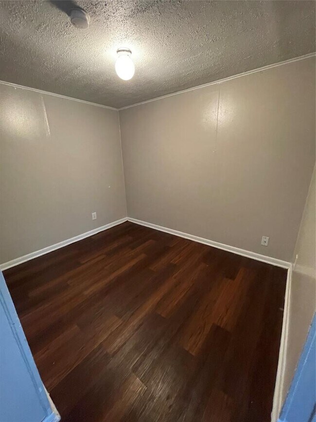 Building Photo - 3304 Red River St