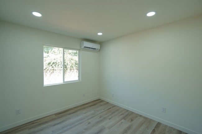 Building Photo - 4805 Charlotte Way