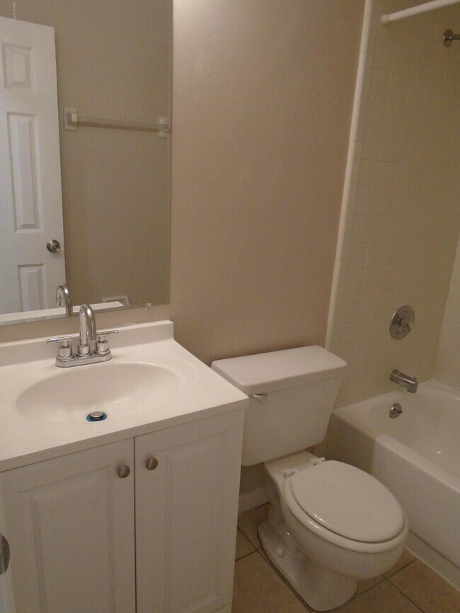 Building Photo - 255 Spring Dr