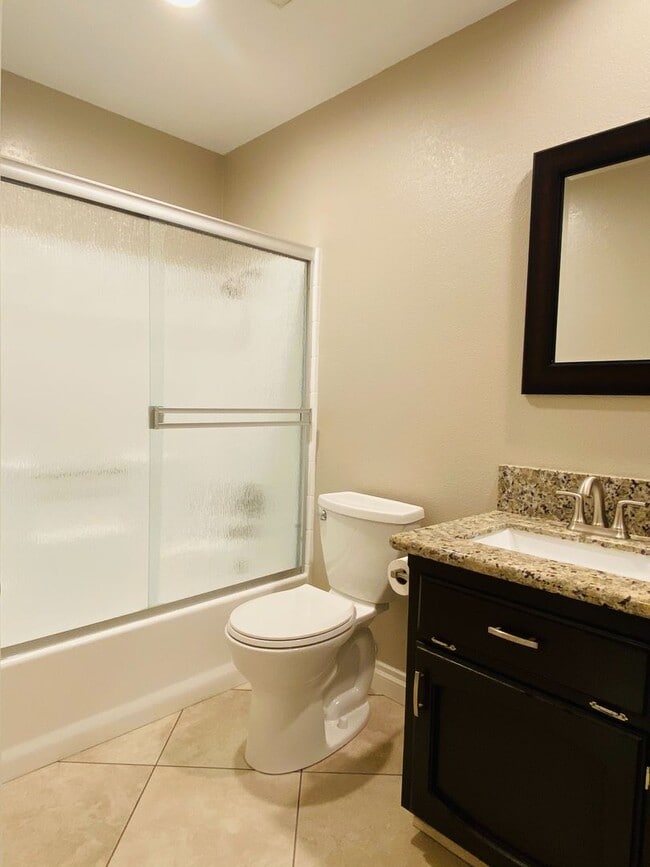 Building Photo - AVAILABLE NOW!!