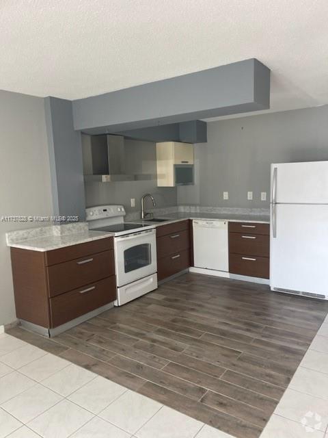 Building Photo - 1 bedroom in Sunny Isles Beach FL 33160