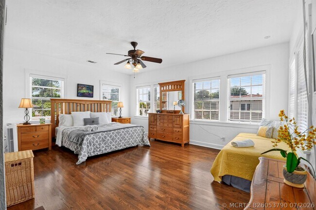 Building Photo - 227 Foresteria Dr
