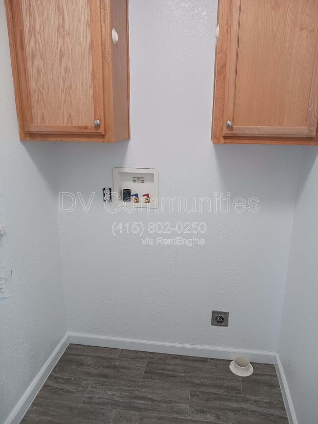 Building Photo - 52145 Dustan Rd