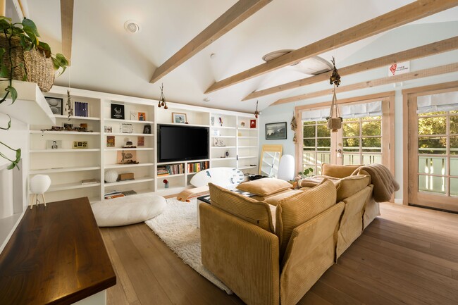 Building Photo - 2915 Hidden Valley Ln