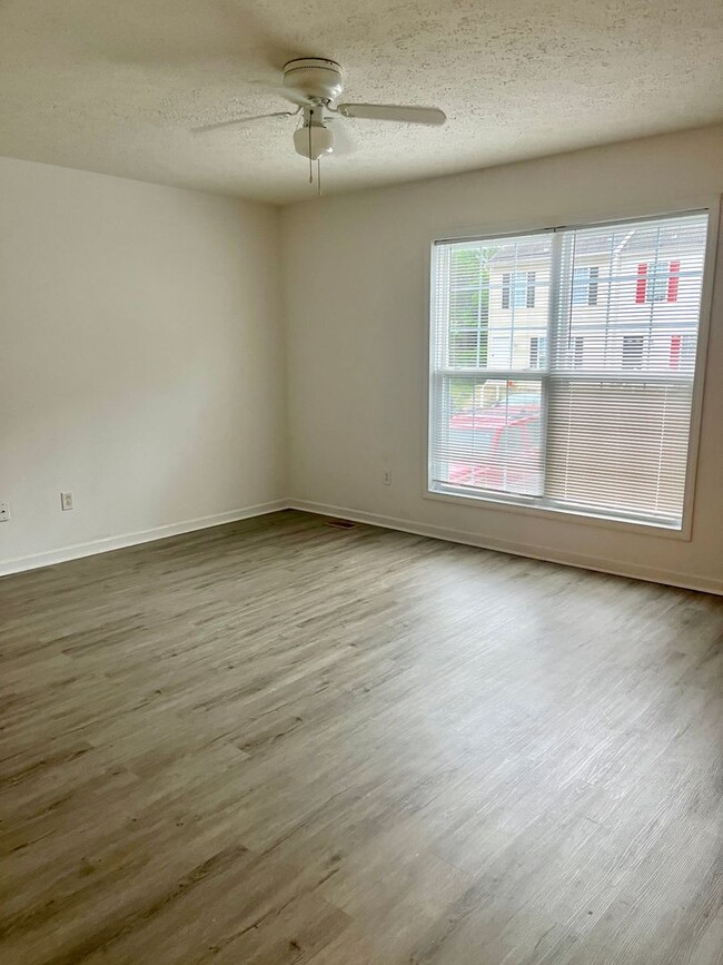 Building Photo - 3 Bedroom Townhouse in King George