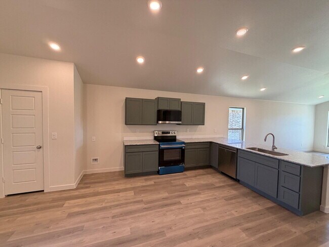 Building Photo - 2407 Helena Ave