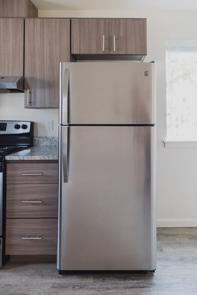 Building Photo - 3031 NE West Devils Lake Rd