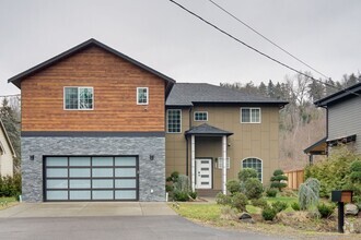 Building Photo - Lakota Spacious 2 story includes lawn care