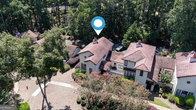 Building Photo - 1410 Club Dr