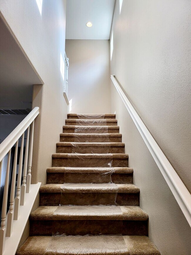 Building Photo - Otay Ranch 3 bedroom 2.5 bath 1917 sqft 2 ...