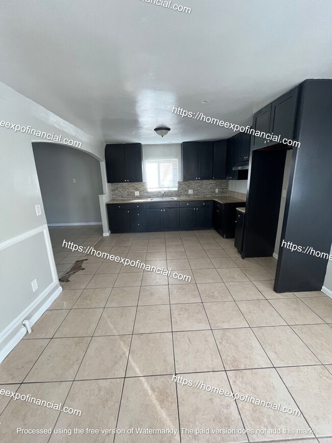 Building Photo - 1221 N Rancho Ave