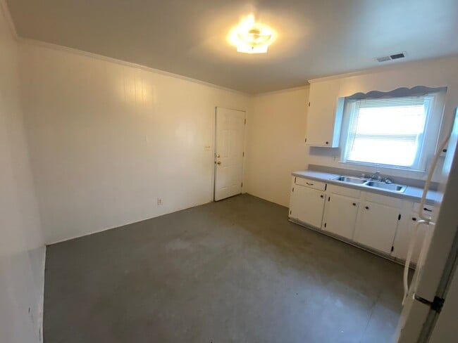 Building Photo - 208 Rosemont Dr