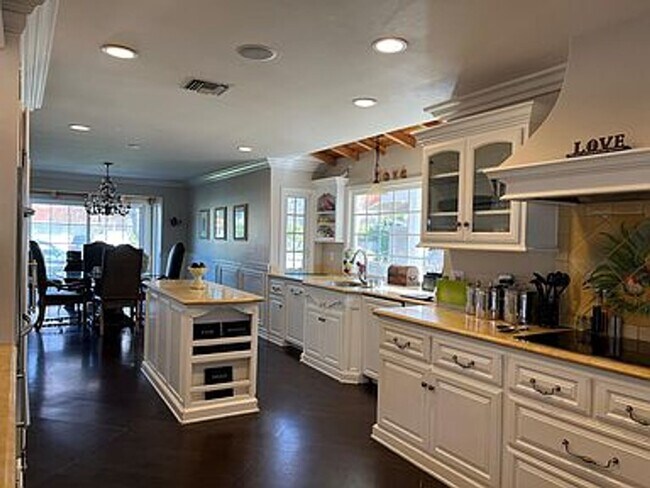 Building Photo - 32008 Foxmoor Ct