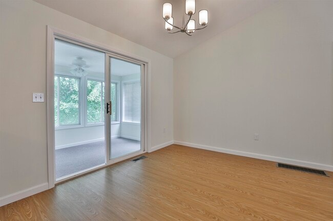 Building Photo - 4 Myopia Ln