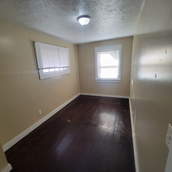 Building Photo - Near Eastside 4BR House ready to RENT!