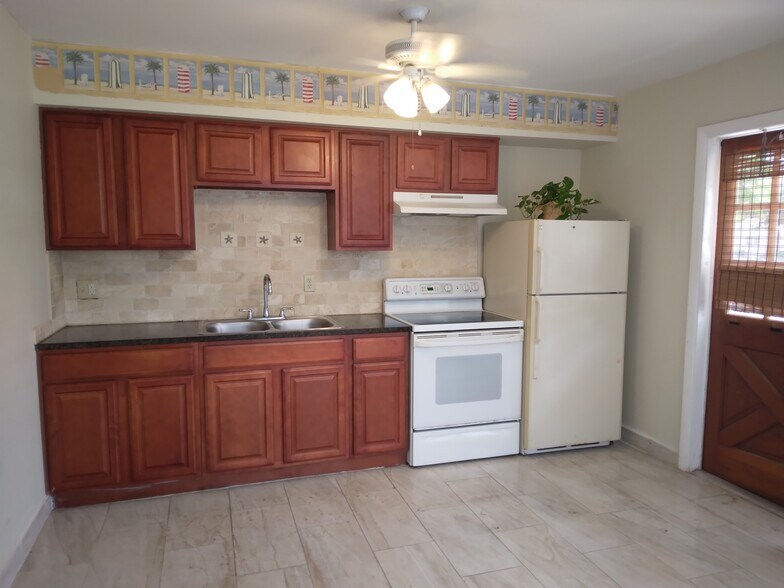 Building Photo - 27681 Okeana St