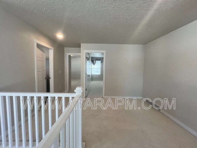 Building Photo - 1754 Oakwood Ln