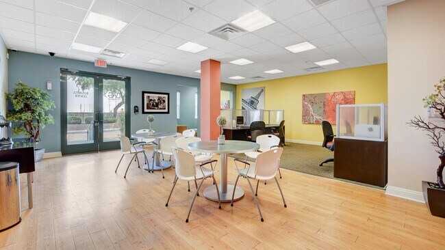 Building Photo - 818 E Flamingo Rd