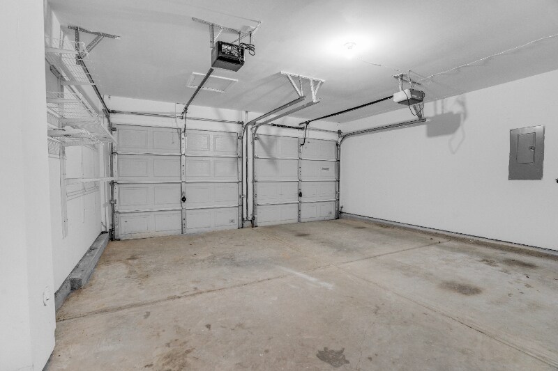 Building Photo - 9237 Bellegarde Dr