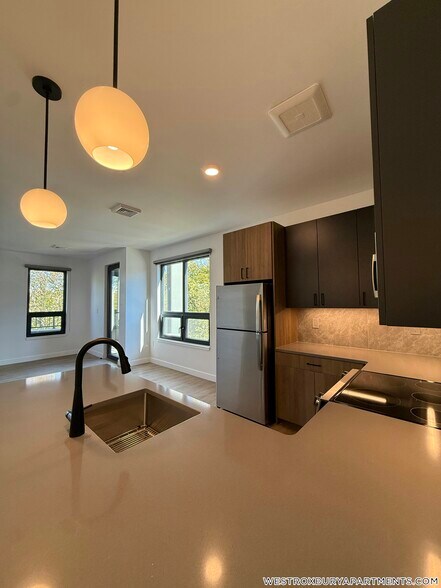 Primary Photo - 199 Gardner St