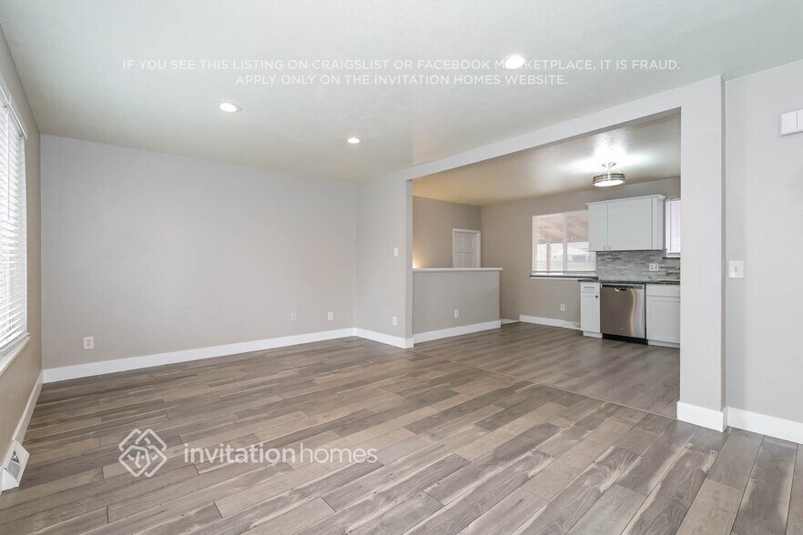 Building Photo - 10631 Queen St