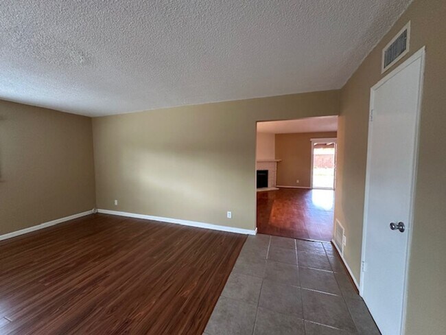 Building Photo - Stunning 5 bedroom tree lined cul-de-sac street in West Hills