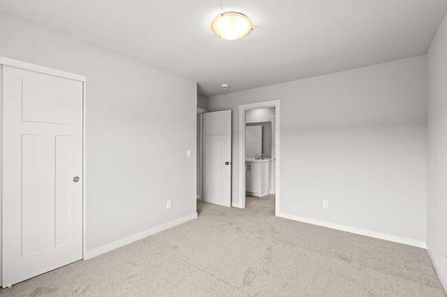 Building Photo - 9225 SW Vermillion Dr
