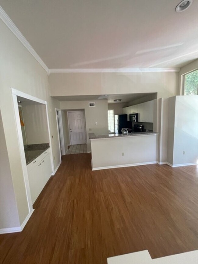 Building Photo - Palm Lakes Condo