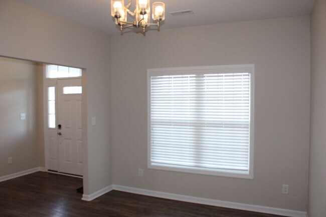 Building Photo - Flexible leasing Terms