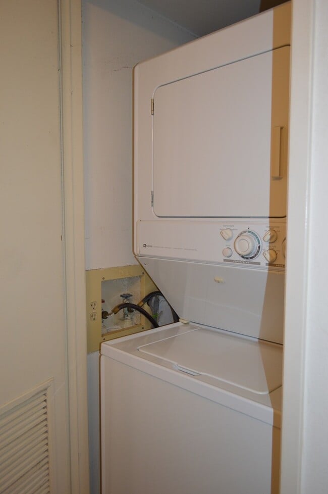 Building Photo - 1 Bedroom with Resort-Style Living at Le Parc | Open Floor Plan, Private Patio & Pools