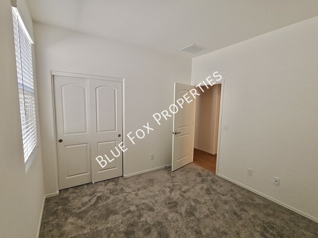 Building Photo - 9251 N Peridot Vis Ave