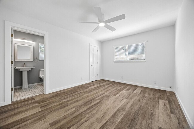 Building Photo - 1411 Fairfield Dr