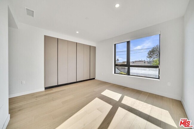 Building Photo - 4506 Dockweiler St