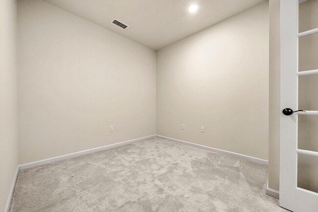 Building Photo - 2 Stratton Dr