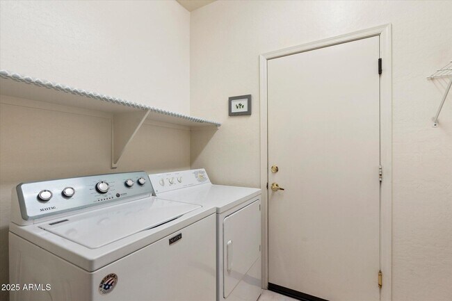 Building Photo - 10527 E Tierra Buena Ln