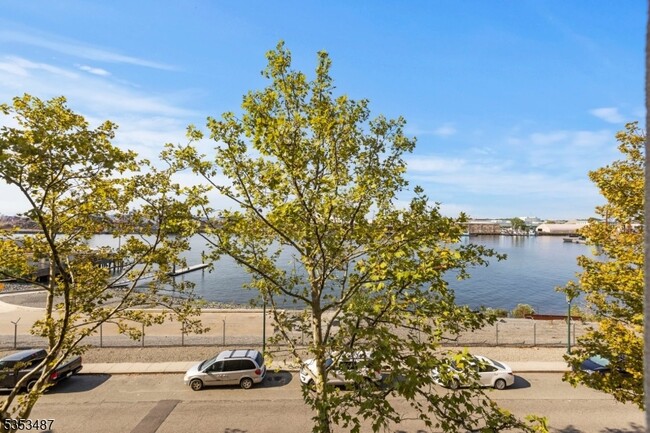 Building Photo - 207 Shearwater Ct W