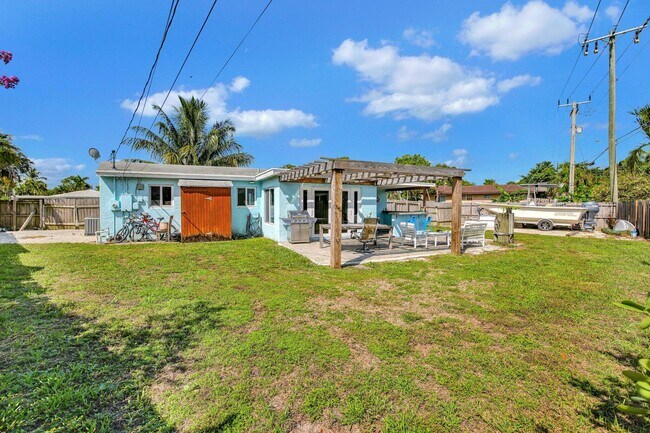 Building Photo - 3241 SW 19th St
