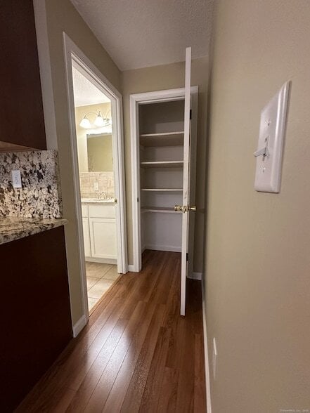Building Photo - 2422 Harbor View Dr