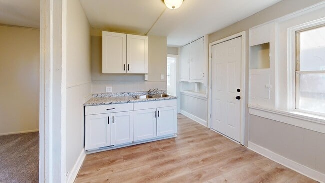 Building Photo - Clark / Fulton Area - 4 Bedroom Single Fam...