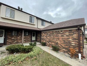 Building Photo - 8484 Pepper Ridge Dr
